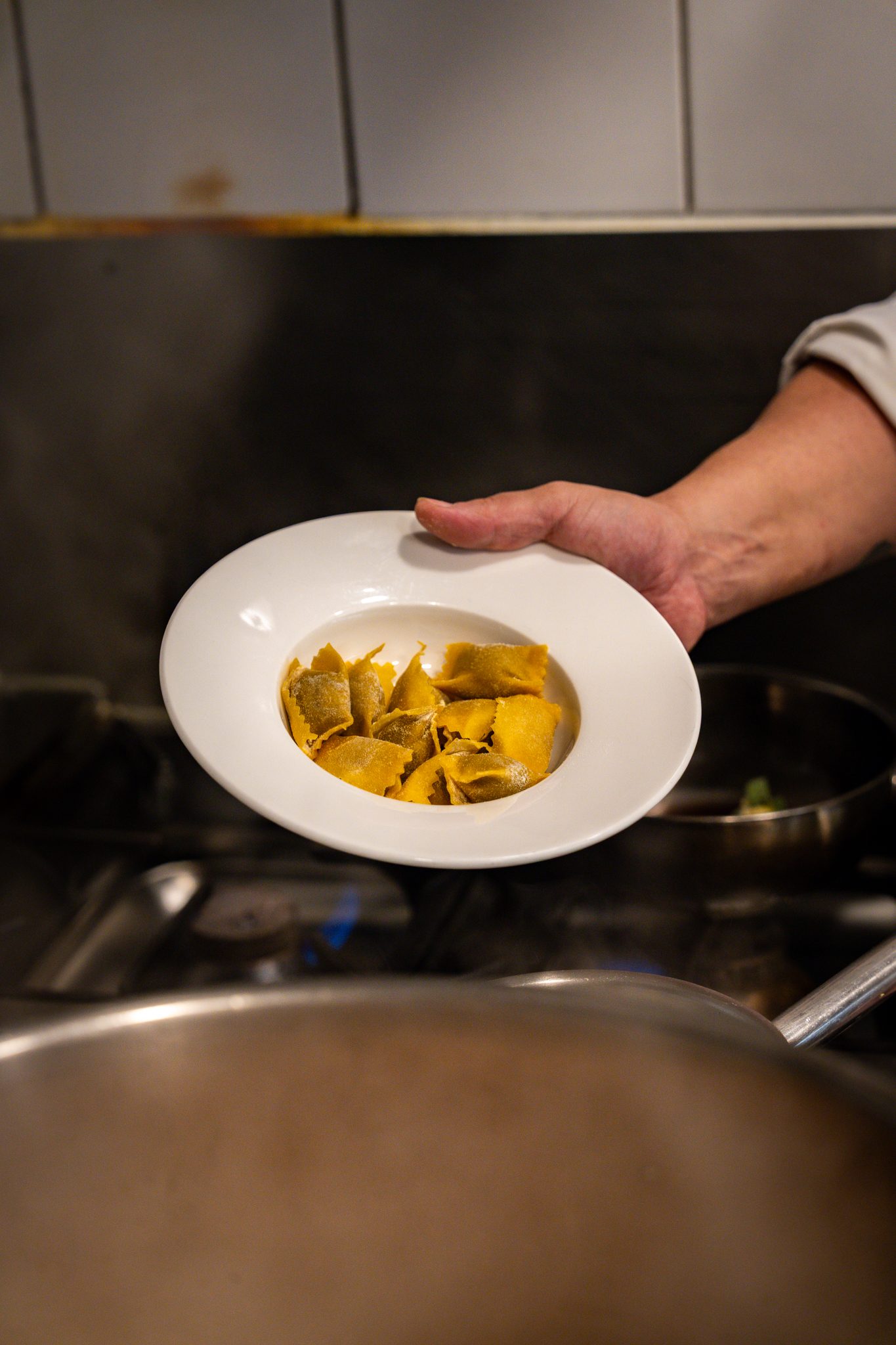Agnolotti présentés par le chef